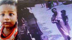 திருச்செந்தூரில் கோயிலில் குழந்தையை தூக்கிய பெண்.. தேனி விரையும் தனிப்படை.. நெருங்கும் போலீஸ் 