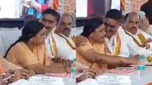 கண்ட இடத்தில் கை வைத்த பாஜக எம்பி.. நெளிந்த பெண் எம்எல்ஏ! உபி பாஜக நிர்வாகிகள் முன் மேடையில் பகீர்