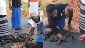 ஸ்பிரிங் ரோல் தெரியும்.. இதென்ன சார் ரோடு சுருண்டு வருது? கையோடு வரும் புது சாலை.. கரூர் அவலம்! 