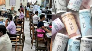 ஜாக்பாட்.. 4% உயரும் அகவிலைப்படி? அப்படினா மத்திய அரசு ஊழியர்களுக்கு எவ்வளவு சம்பளம் அதிகரிக்கும்? 