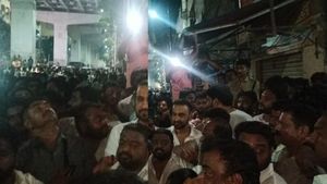  தெலுங்கானா: கேசிஆர் அரசுக்கு இடி- இளம்பெண் தற்கொலை- மாணவர்கள் விடிய விடிய போராட்டம்- #ByeByeKCR!