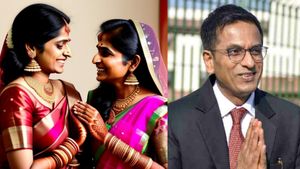 ஓரினசேர்க்கையாளர் மீது வழக்கு போடுவதற்கு கட்டுப்பாடு! போலீசுக்கு செக் வைத்த தலைமை நீதிபதி சந்திரசூட் 