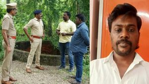 குடியாத்தத்தில் ஆடையின்றி கிடந்த ஆண் உடல்.. மனைவி பற்றி பேச்சு.. சிக்கிய நண்பர் திடுக் வாக்குமூலம் 