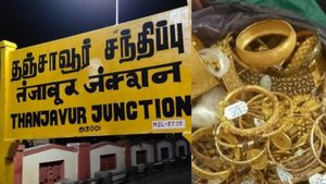  விவசாயியை ஏமாற்றிய வங்கி.. அடகு வைத்த தங்கத்தை மீட்டவருக்கு 2.5 சவரன் கவரிங் தந்த தஞ்சை வங்கி! ஷாக்