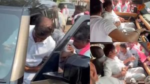 தேர்தல் பரப்புரையில் தெலுங்கானா எம்பிக்கு கத்திக்குத்து! மர்ம நபரை சுற்றி வளைத்த பிஆர்எஸ் கட்சியினர் 