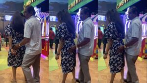 பெங்களூரு லூலூ மாலில் வயதானவர் செய்யுறத பாருங்க..எந்த மாதிரியான ஒரு கேவலமான உளவியல்.. தேடும் போலீஸ் 
