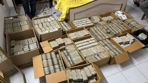 23 அட்டை பாக்ஸில் சிக்கிய ரூ.42 கோடி! பெங்களூர்  மாஜி கவுன்சிலர் வீட்டில் மலைக்க வைத்த ஐடி ரெய்டு 
