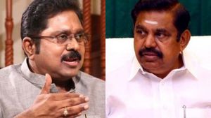 எடப்பாடி பழனிசாமியின் குணமே துரோகம் செய்வதுதான்.. அப்பவும் இப்பவும் இதேதான்.. டிடிவி தினகரன் தாக்கு!