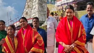 புரட்டாசியில் திருப்பதி ஏழுமலையானை தரிசித்த துர்கா ஸ்டாலின்.. பேத்தியுடன் பலமான வேண்டுதல் 