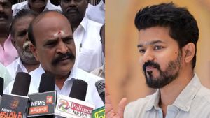  விஜய்யை பார்த்து திமுகவுக்கு பயம்.. நாங்க இப்படில்லாம் பண்ணலயே.. அதிமுக மாஜி கடம்பூர் ராஜூ பரபர!