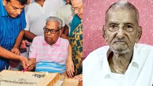 100-வது பிறந்த நாளில் 'இடதுசாரி' அச்சுதானந்தன்-102 வயது 'காம்ரேட்' சங்கரய்யா கணீர் குரலில் வாழ்த்து!
