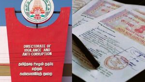 சொத்து வாங்க முடியல! தொட்டதற்கெல்லாம் லஞ்சம்! கட்டு கட்டாக ஊழல் பணத்துடன் சிக்கிய சார் பதிவாளர்! 