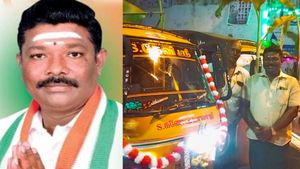 ஆயுத பூஜை வந்தால் போதும்.. கும்பகோணம் மேயர் சரவணனை கையில பிடிக்க முடியாது! ஆட்டோ ஸ்டாண்டில் ஆஜர்! 