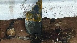 கோவை அருகே நரபலியா? தோட்டத்தில் கிடந்த எழும்பு கூடு.. வினோத பூஜையால் அதிர்ச்சி 