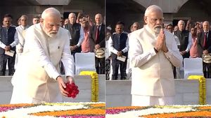  மகாத்மா காந்தியின் கனவுகளை நனவாக்க உழைப்போம்! பிரதமர் நரேந்திர மோடி அஞ்சலி 