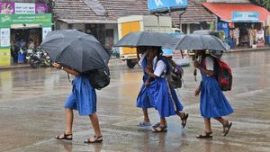 விடாமல் வெளுத்து வாங்கிய கனமழை.. கன்னியாகுமரி மாவட்டத்தில் மட்டும் பள்ளிகளுக்கு விடுமுறை 