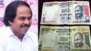 இந்த பழைய ரூ500, ரூ1000 நோட்டுகளை மாற்றி தாங்க தம்பி.. கிராம சபையில் அமைச்சரையே அதிர வைத்த முதியவர்! 