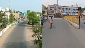 கர்நாடகா, மத்திய அரசுக்கு எதிராக 'காவிரி பந்த்'- 1,00,000 கடைகள் மூடல்-