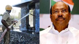 வெடித்து சிதறிய உடல்கள்.. சிவகாசி எங்கும் மரண ஓலம்! வெடி விபத்தில் 13 பேர் பலி -ராமதாஸ் இரங்கல் 