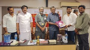 வெரிகோஸ் வெயின்ஸ்.. மதுரை டிராபிக் போலீசாருக்கு மருத்துவ முகாம் நடத்தும் ஜல்லிக்கட்டு ரோட்டரி சங்கம் 