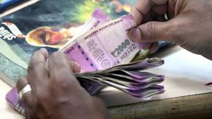 அவ்ளோதானா.. 2000 ரூபாய் நோட்டுகளை அடுத்தடுத்த நாட்களிலும் மாற்றலாமா? ரிசர்வ் வங்கி முக்கிய அப்டேட் 