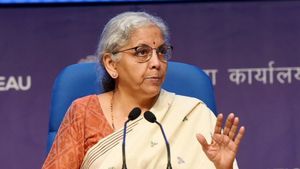 எலெக்ட்ரிக் வாகனங்கள் விலை.. லித்தியம் அயான் பேட்டரி வரி குறையுமா? இன்று ஜிஎஸ்டி கவுன்சில் கூட்டம் 