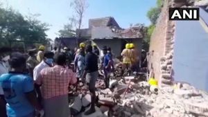 விருதுநகரில் ஷாக்.. பட்டாசு ஆலை வெடிவிபத்தில் 3 பேர் படுகாயம்.. என்ன நடந்தது? அதிர்ச்சி தகவல் 