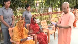 ஏழை எளிய மக்களுக்கு நலத்திட்டங்கள் கிடைப்பதில் தடைகள் இருக்கக் கூடாது..உ.பி முதல்வர் யோகி ஆதித்யநாத் 