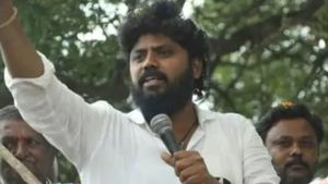 அடக்கொடுமையே.. பிக்பாஸில் என்ட்ரியான கர்நாடகா காங்கிரஸ் எம்எல்ஏ! யாருங்க இவரு? வெடித்த சர்ச்சை 