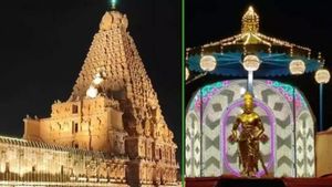 ராஜ ராஜ சோழன் சதய விழா தஞ்சையில் கோலாகலம்.. அரசு சார்பில் மரியாதை.. பெருவுடையாருக்கு அபிஷேகம் 