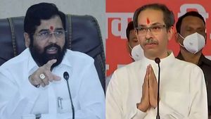 ஷிண்டே தரப்புக்கு சிக்கல்? சிவசேனா எம்எல்ஏக்கள் தகுதி நீக்க மனுக்கள் இன்று விசாரணை! முக்கியம் ஆச்சே 