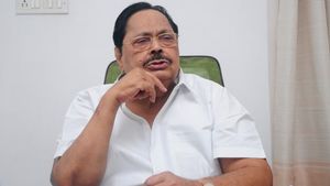 தலித் இளைஞரை ஆபாசமாக திட்டியதால் சஸ்பெண்ட்.. சேலம் திமுக நிர்வாகிக்கு மீண்டும் பொறுப்பு..துரைமுருகன் 