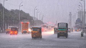 நெருங்கும் சீசன்.. அதிரடி சரவெடி காட்டப்போகும் கனமழை! 14 மாவட்டங்களுக்கு அலர்ட் - அப்போ சென்னைக்கு? 