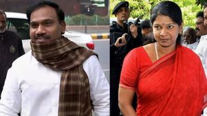 2ஜி கேஸ்-நெருங்கும் தீர்ப்பு? ஆ.ராசா, கனிமொழி விடுதலைக்கு எதிரான அப்பீல்-டெல்லி கோர்ட் புது உத்தரவு! 