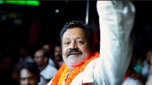 பாஜக ஒரு சீட் கூட ஜெயிக்கலையே? கேள்வி கேட்ட பெண் நிருபரிடம் அத்துமீறிய ‛தீனா’ பட நடிகர் - வழக்கு 