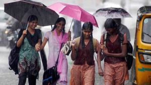 கொட்டி தீர்க்கும் கனமழை! பாய்ந்தோடும் வெள்ளம்.. கன்னியாகுமரியில் பள்ளிகளுக்கு 2வது நாளாக விடுமுறை! 