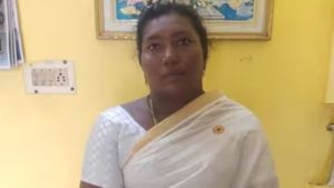 திருச்செந்தூரில் குழந்தை கடத்தல்.. கைதான பெண் மயங்கி விழுந்து திடீர் மரணம்.. என்ன நடந்தது? 