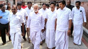அடுத்தடுத்து சர்ச்சை.. சென்னிமலை கோவிலுக்கே போன அமைச்சர் சேகர் பாபு.. அங்கு சொன்னதை கவனிச்சீங்களா? 