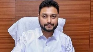  சின்னி ஜெயந்த் மகனுக்கு ப்ரொமோஷன்.. விழுப்புரம் மாவட்ட கூடுதல் ஆட்சியர் ஆனார் ஸ்ருதன் ஜெய் நாராயணன்!