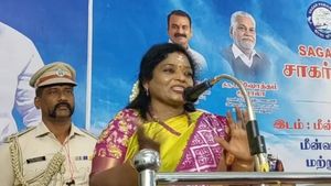 மீனை முதலில் சைவத்துல சேருங்க.. எல்லோருக்கும் சத்து.. மீன்வளத்துறை அமைச்சர் முன்பு பேசிய தமிழிசை! 