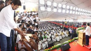 திமுக நிகழ்ச்சியில் ஒலித்த எம்.ஜி.ஆர். பாடல்! உதயநிதி ஸ்டாலின் ரியாக்‌ஷன்? தேனி டூர் ருசிகரம்!