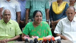  என் ஆபீஸுக்கு போனா கொசு அடிக்கிறதே எனக்கு வேலையா இருக்கு.. வெதும்பிய வானதி சீனிவாசன்!