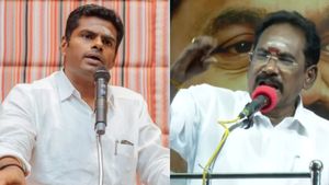  தூக்கி வச்சி கொண்டாடினா, நம்ம காதை கடிக்கிறாய்ங்க.. விடலாமா தங்கச்சி? பாஜகவை பந்தாடிய செல்லூர் ராஜூ!