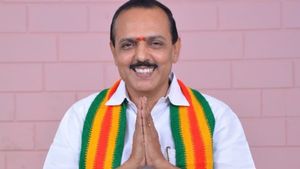 பெண்கள் பெற்றோர் சம்மதத்துடன் வாழ்க்கையை தொடங்கணும்! கொங்கு கலைக் குழு கே.கே.சி.பாலு புது விளக்கம்! 