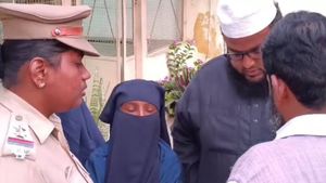 மாட்டிறைச்சி சாப்பிடுவதாக டார்ச்சர்! ஆசிரியரை கைது செய்யாவிட்டால் போராட்டம் வெடிக்கும்! -அன்சாரி 