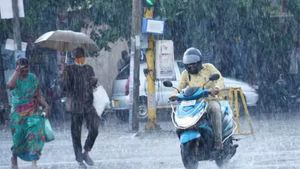  இன்று மொத்தம் 15 மாவட்டங்களில் விட்டு விளாச போகுது கனமழை! சென்னையிலும் கனமழை கொட்டும்.. வானிலை மையம்