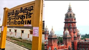 தூத்துக்குடி துப்பாக்கிச்சூடு.. அதிகாரிகள் மீது நடவடிக்கை எடுக்காதது ஏன்? அரசுக்கு ஹைகோர்ட் ஆர்டர் 