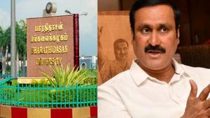 பட்டதாரிகளுக்கு வேலை கிடைத்தும் சேர முடியவில்லை! திருச்சி பாரதிதாசன் பல்கலை. மீது பாய்ந்த அன்புமணி! 