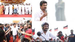 கோட்சே பேரன்களுக்கு எதிராக பெரியார் பேரன்கள்..அமைச்சர் உதயநிதி ஸ்டாலின் தெறிக்கவிட்ட  ட்வீட்! 