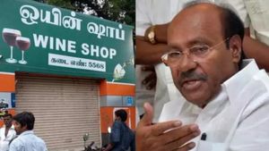 அரசு பள்ளிக்கு மதுபோதையில் வந்த மாணவர்கள்! இளைய தலைமுறையை சீரழிக்கும் மதுக்கடைகளை மூடுக! -ராமதாஸ் 
